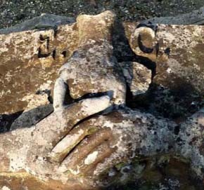 Une archive de pierre : l'ancien cimetière Une archive de pierre : l'ancien cimetière