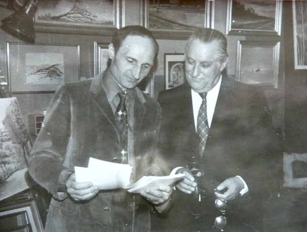 1974 avec M. Charmet fondateur du Prisme dont il prit la succession en 1974.