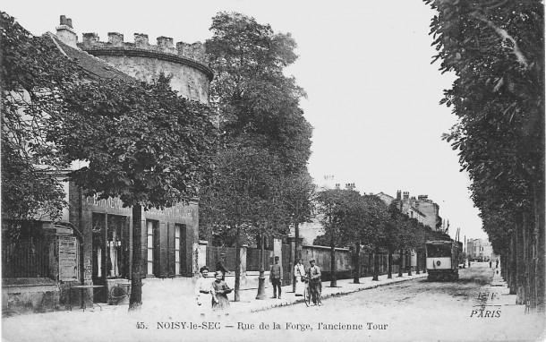 au fond, la gare