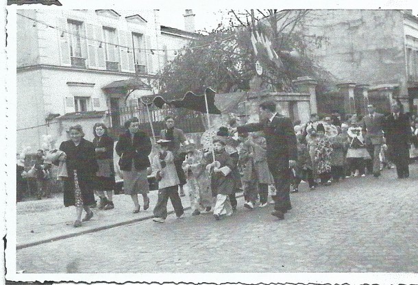 1954 défilé dans les rues 2