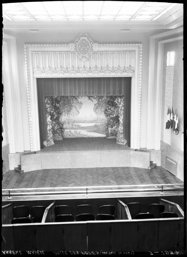 1934-salle-l-jouvet-la-scene