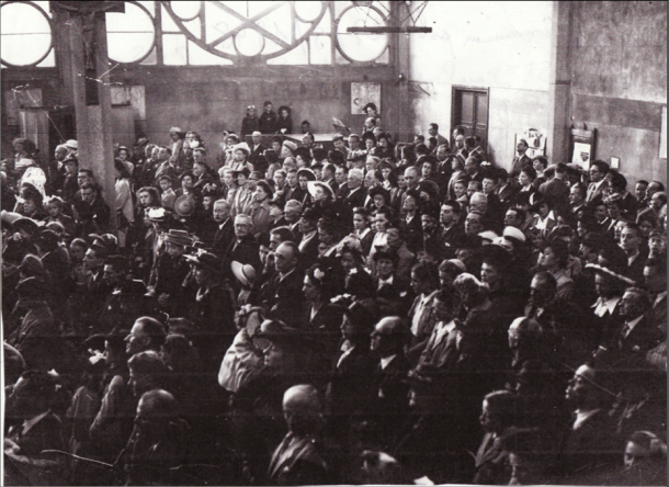 Communion solennelle le 27 mai 1948. François Borrel à l’orgue dans le coin au fond