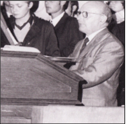 François Borrel à l’orgue ancien vers 1970