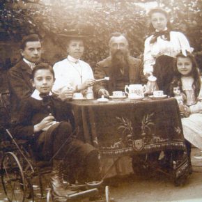 Léon Grès et sa famille