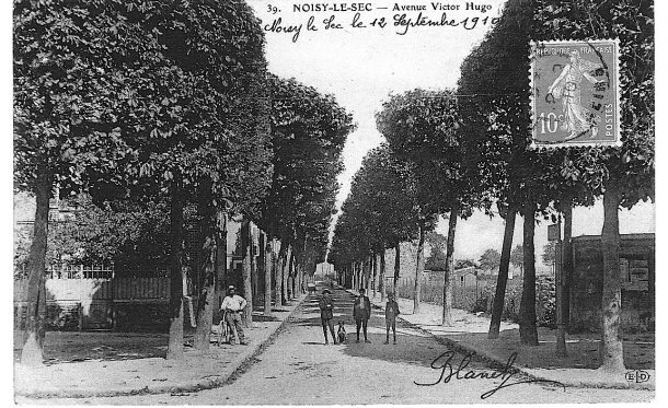 avenue Victor Hugo, vue depuis le rond point de Merlan