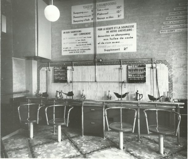 Salon de coiffure dans les années 1920